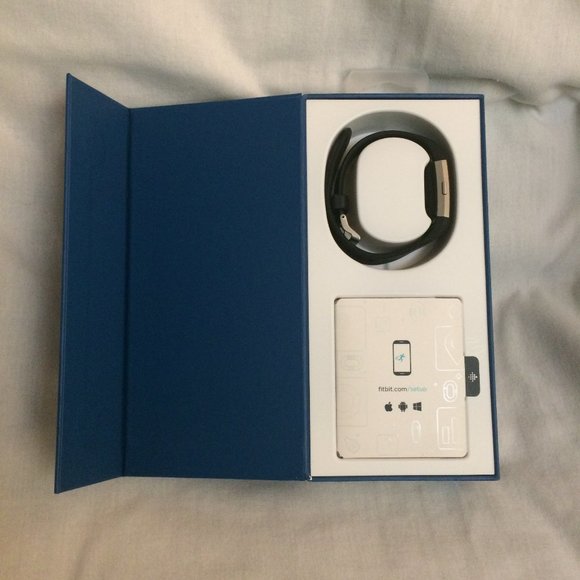 Fitbit Charge 2 Activity Tracker ~ Large ~ Black Band + (3) additional bands - Picture 5 of 10